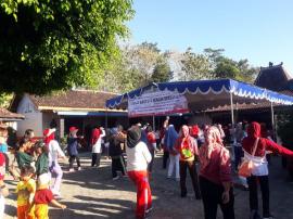 Tutup rangkaian acara HUT RI ke-79, Panitia selenggarakan jalan santai dan senam masal.