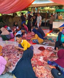 Antusiasme tinggi ibadah qurban jama'ah Masjid Nurul Huda Bedil Wetan 