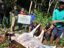 Tebar Berkah Daging PT. PLN (Persero) diterima oleh warga Kaligayam Kidul