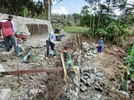 Droping material rampung, para pekerja mulai berprogres