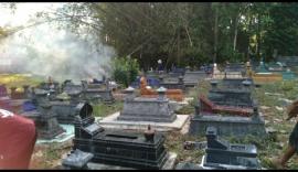 Masuki bulan Maulid dalam kalender jawa, warga lakukan tradisi bersih makam